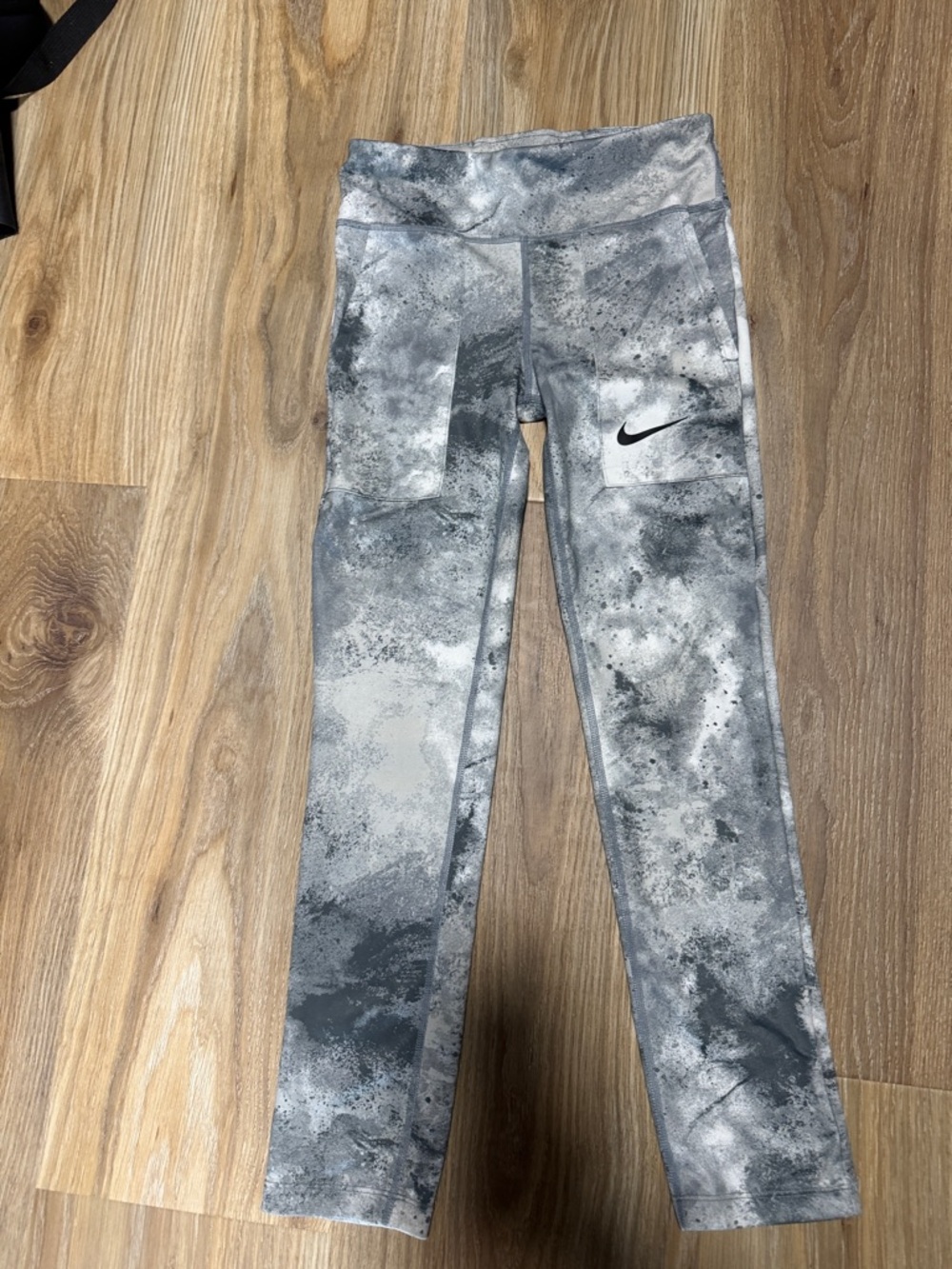 Nike Girls' Gray & White Marble-Print Leggings